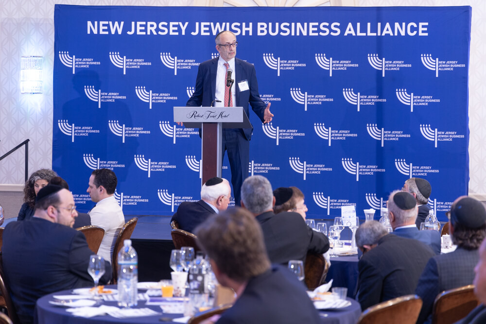 Dr Alan Kadish speaking at the New Jersey Jewish Business Alliance luncheon